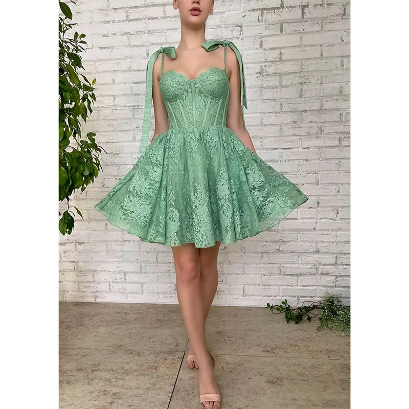 Elegant Green Short Homecoming Dresses 2024 Spaghetti Straps Lace Appliques Mini Cocktail Homecoming Dress Zipper Back